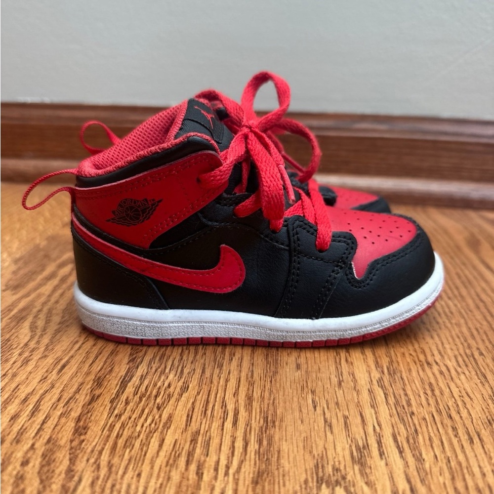 Nike Air Jordan 1 Mid Shoes Kids Size 8C Bred